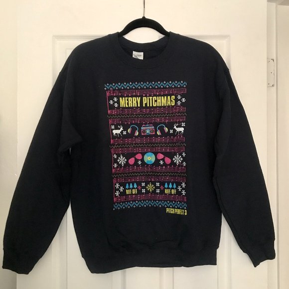 Merry Pitchmas "PITCH PERFECT 3" Exclusive CrewNeck Sweatshirt from press junket - Picture 2 of 6